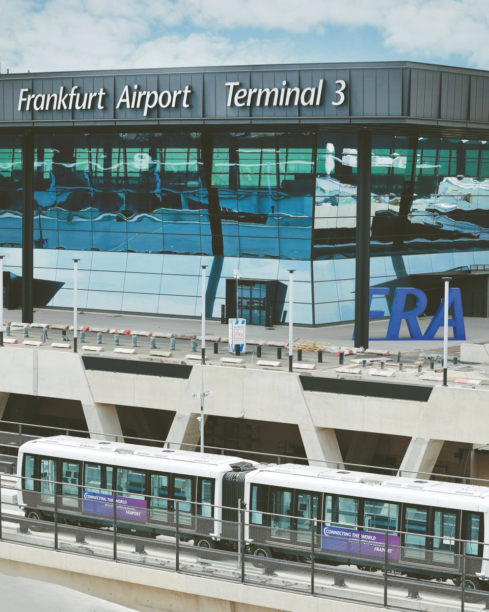 Stadt_FFM's tweet photo. Bereit, abzuheben! 🛫 Nach etwas mehr als zehn Jahren Bauphase wurde heute Terminal 3 des Frankfurter Flughafens eröffnet.

Alle Infos zur Eröffnung 👉 https://t.co/LzgjZS1NC6

📸 @Airport_FRA https://t.co/V5l4XjsXQm