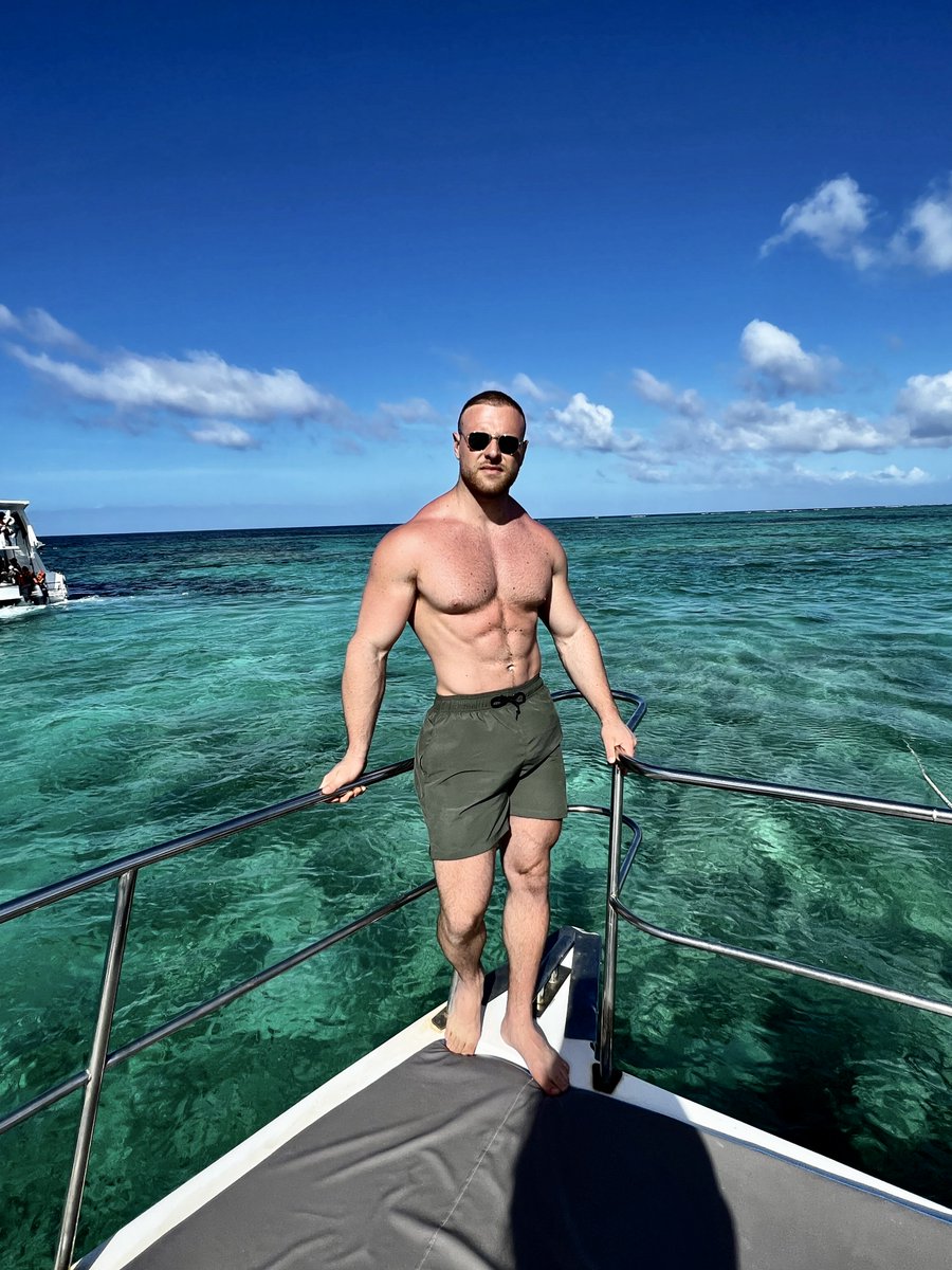 drcpoulos's tweet photo. "I don’t have time" is the most common excuse, but it’s just a myth. 

Let’s break it down. 

Even if you're working 60 hours a week, there are ways to make fitness a part of your life. https://t.co/ndbBDOALk1