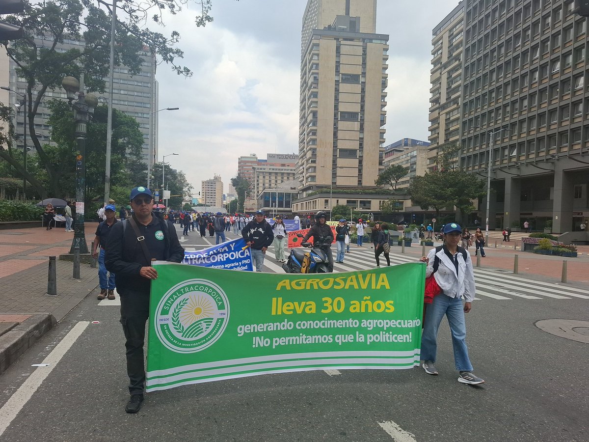 AGROSAVIA marcha por la carrera 7a <a href="/BluRadioCo/">BluRadio Colombia</a> <a href="/Citytv/">Canal Citytv</a> <a href="/CamaraColombia/">Cámara de Representantes de Colombia</a> <a href="/NoticiasCaracol/">Noticias Caracol</a> <a href="/NoticiasRCN/">Noticias RCN</a> <a href="/petrogustavo/">Gustavo Petro</a> <a href="/rcnradio/">RCN Radio</a> <a href="/SomosAGROSAVIA/">AGROSAVIA</a>