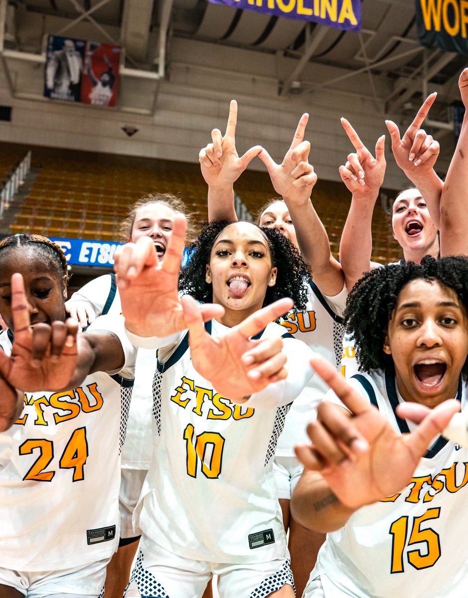ETSU_WBB's tweet photo. Your generosity fuels moments like these! Forever ETSU is your opportunity to be directly involved with the creation of these moments.

make an impact ➡️ https://t.co/Yp8KhI70gX

#GoBucs | #ForeverETSU https://t.co/pqDj65vOzv