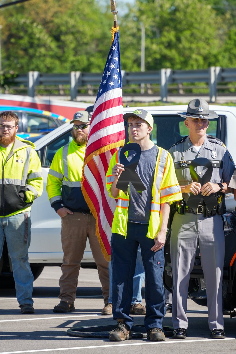 kystatepolice's tweet photo. We’re urging motorists to slow down, stay alert, and use extra caution in work zones. Let’s ensure everyone makes it home safely. #WorkZoneAwareness #DriveSafeKY (2/2) https://t.co/wYNztkEMwC