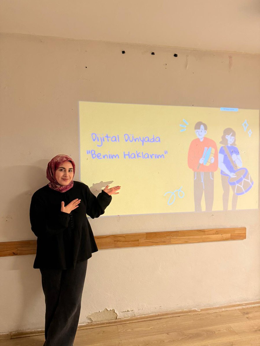 farkinavard's tweet photo. Psikososyal Destek Ekibi ve Çocuk Sevgi Yuvaları ekibinin koordinasyonunda, Çocuk Gelişimci Esra Yılmaz ile birlikte devlet koruması altındaki kız çocuklarına yönelik “dijital dünyada güvenlik” eğitimi gerçekleştirdik.
Emeği geçen herkese gönülden teşekkür ederiz 💐💙 https://t.co/zAbcj9839O