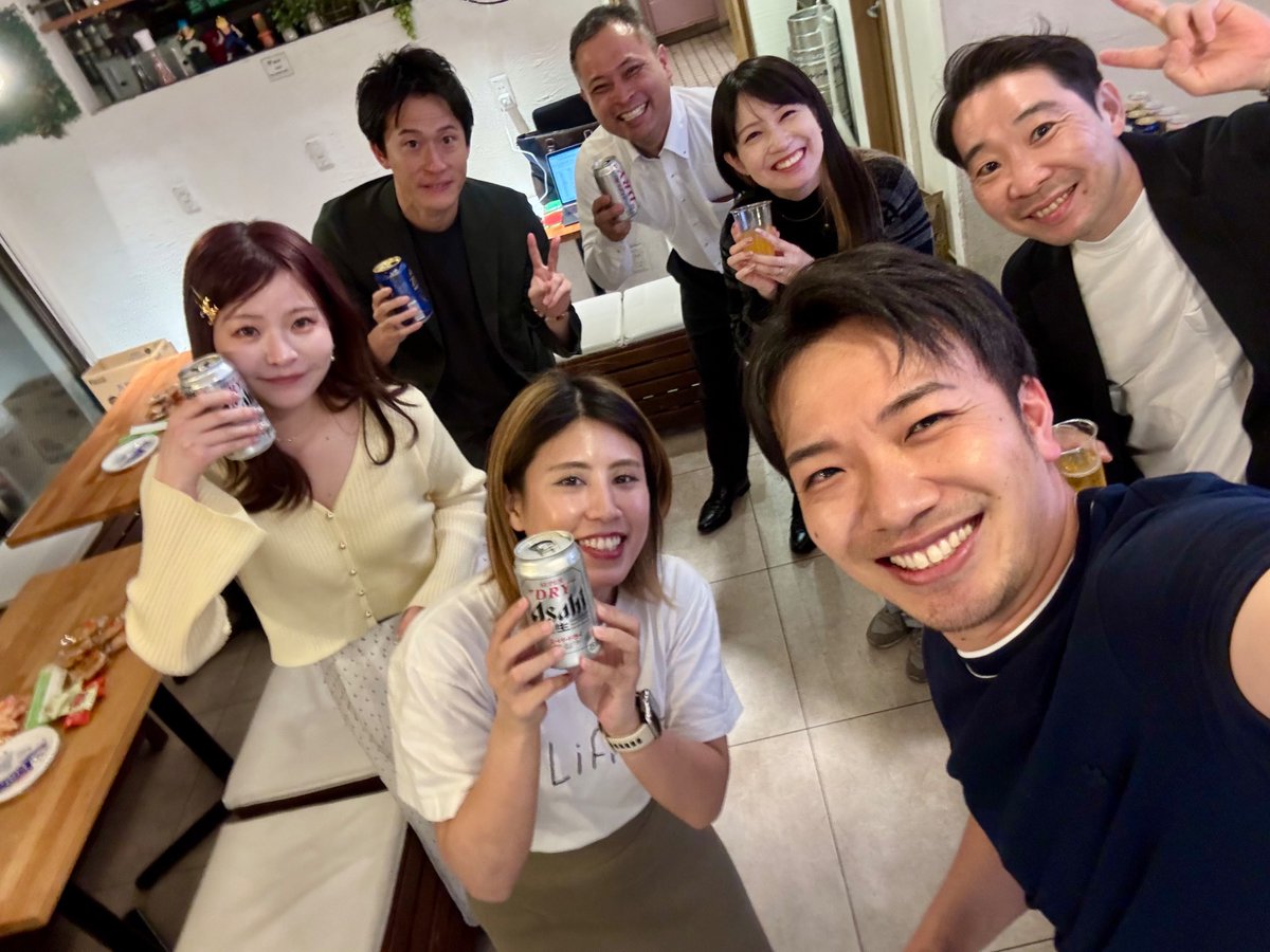 maaasaa's tweet photo. 人事縁にて昨日開いたイベント、無事に終了しました🙌
少人数からスタートしたこの企画も昨日は20名以上の熱気溢れる場になりました。

人事関連のクイズ大会での盛り上がりや、ディスカッションで見えた皆さんの熱い想いにや本気度に私自身もたくさんの刺激をいただきました。お越しいただいた皆様、本当にありがとうございました！

そして、裏方で爆速で支えていただきました運営メンバーの皆さんにも感謝でしかありません🙏

人事縁はこれからも「繋がり」と「学び」の場をど���どん作っていきます。

そういえば、二次会で数年振りにヒップホップのダンスバトルしました笑
またがっつり踊りたいな！