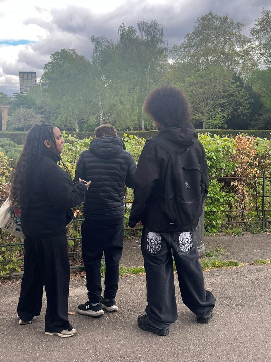 FST_Charity's tweet photo. Nature walk vibes 🌳 Our young people went to Battersea Park to get some material for their creative project they've been working on. #FST #youthwork https://t.co/Y31H0Qu0Ix