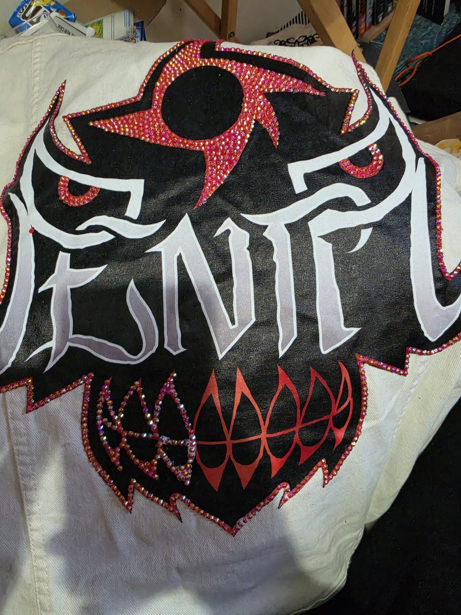 vale46fan's tweet photo. 1000 Rhinestones in, many more to go
Wonder what @Penta_ZeroMiedo thinks of this https://t.co/Aq7xkm2OQY