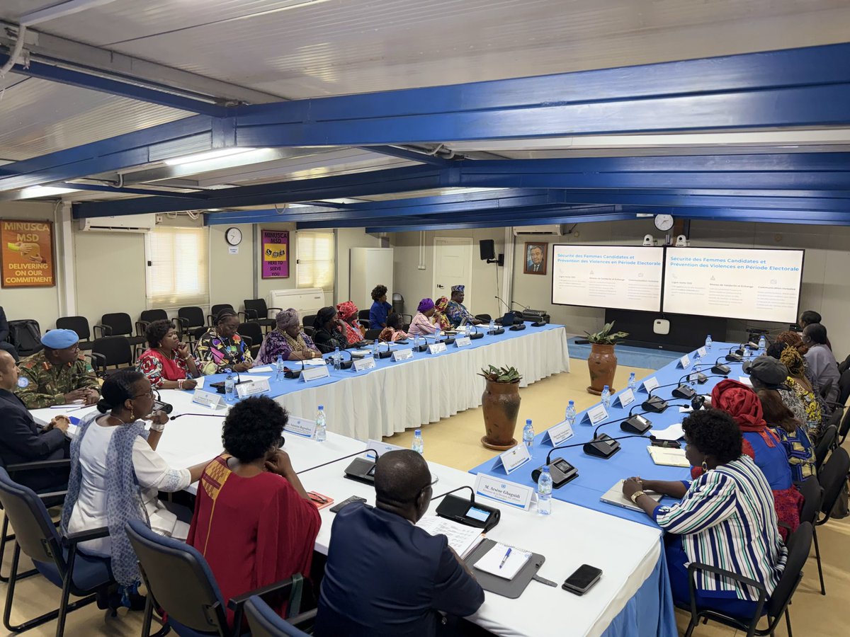 UN_CAR's tweet photo. Rencontre entre plusieurs femmes leaders et la Représentante spéciale @VRugwabiza, le Représentant adjoint @Ag_Ayoya et @onufemmesrca pour faire le point sur les actions nécessaires afin de continuer à soutenir la mobilisation et la participation des femmes aux scrutins du 26/04. https://t.co/Y1ejXzGrpa