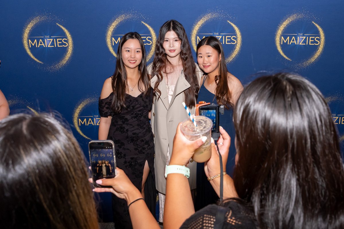 UMichWGolf's tweet image. We traded polos for glam and showed out for the Maizies ✨ Style, smiles and team spirit all in one night. 💙💛

The Maizies! » myumi.ch/y17P1

#GoBlue