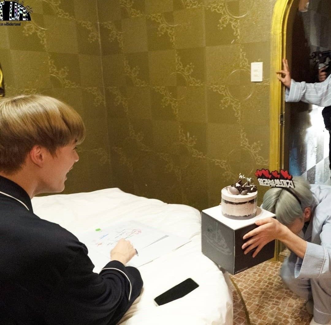 จัด tier list คนรักแฟน :

อันดับ 1 แจมิน

รักเจนครับ แฮปปี้เบิทเดย์ครับบิบี๋ ขอให้บี๋เรียน(โท)เก่งๆ ❤️