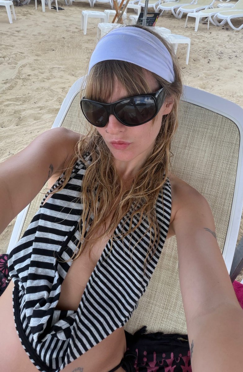 Dalle sue storie IG la nostra bellissima Victoria 🥰 #mamaskinandmore #mamaskinandmorefanclub #maneskinfanclub #maneskin #victoriadeangelis <a href="/vicdeangelisss/">Victoria</a>