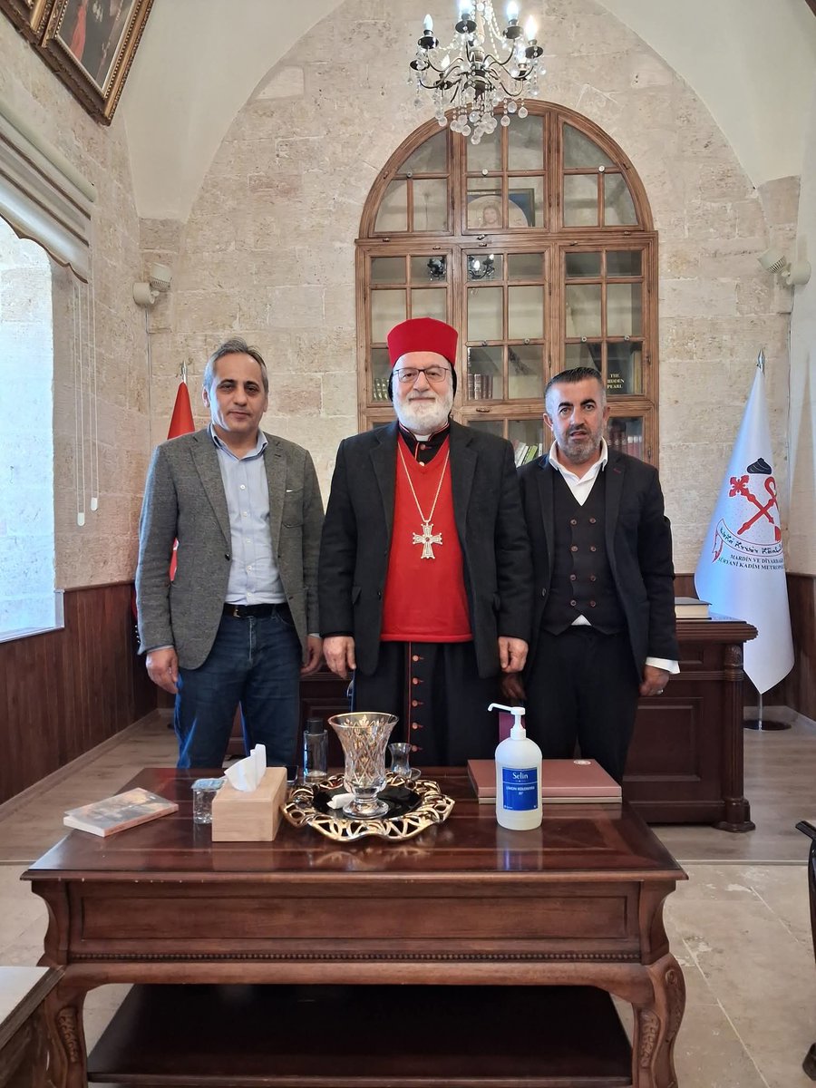 17 Gün önce Paskalya bayramı                              Kadim Dostumuz Deva Partisi İl başkanı                                                Kadir Kerimoğlu Beraberliğinde                   Deyrulzafaran Manastır Din Adımı  Saliba Özmen Paskalya Bayramı kutladık