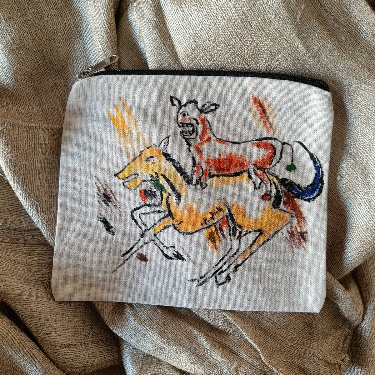 tikulli's tweet image. Summer essentials. 100% unbleached cotton, biodegradable tote with a #Bollywood themed canvas zipper case. The combo is available at 50% discount. Spacious &amp;amp; durable. Handpainted different designs on each side. DM to buy. Share to support.#Sustainable #EcoFriendlyLiving #handmade