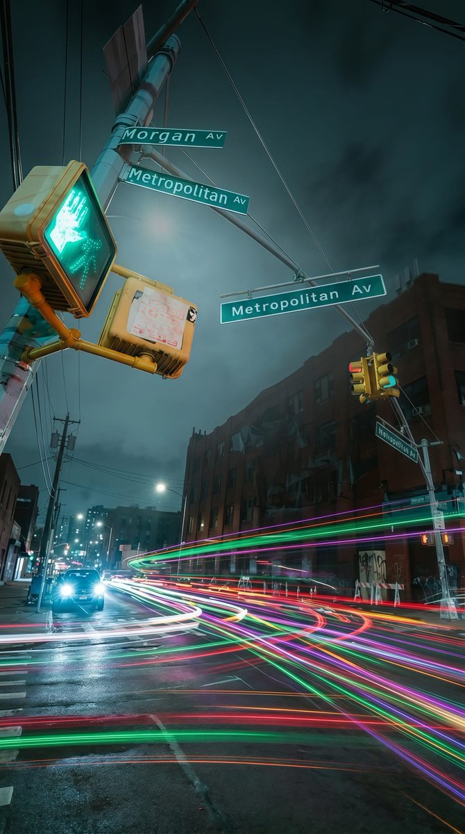 2k115crew's tweet image. Electric Trails at Morgan &amp;amp; Metropolitan. #nyc #brooklyn #longexposure #streetphotography #nightphotography