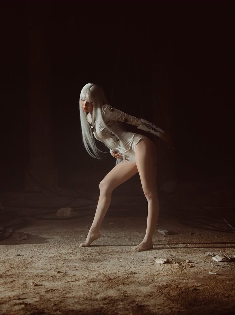 ป๊าดดดดด เอวคอด สะโพกผาย ก้นกลมที่ถูกต้องตามหลักบอดี้โกลด์ โค้งมนเป็นรูปตัวเอส หมอศัลก็เสกไม่ได้ บอกเลยอยู่ที่วินัยและความอดทนของแต่ละคน มาดามชั้นมันตัวตึง