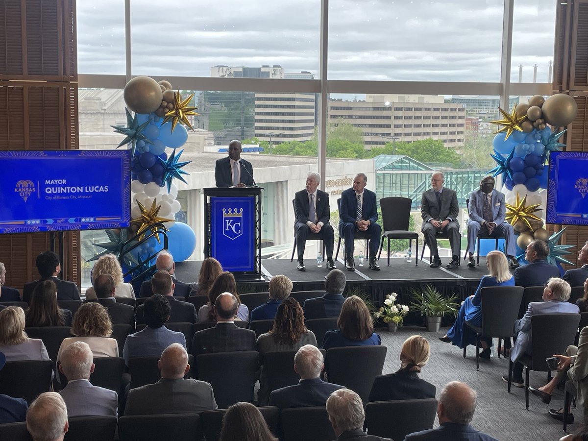 CharlieKeegan41's tweet photo. @nlbmprez @Royals @Hallmark Mayor @MayorLucasKC/@QuintonLucasKC talks about the project creating 20,000 jobs during construction and highlights how the completed project will bring more ppl downtown to support businesses. https://t.co/mit1QMwdAk