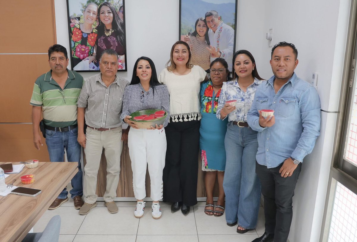 DanielaTaurinoo's tweet photo. ¡Buenas noticias para el #DistritoXII!
Dialogamos con la Secretaria de Turismo, @saymipinedav, y el presidente de #SanAgustínYatareni, Octavio Martínez, para sumar esfuerzos y realizar la “Feria del Nicuatole” en julio.
La gestión de esta mesa de trabajo, trae como resultado el apoyo de rutas del #BinniBus y promoción turística para este gran evento.
¡Nos sumamos para seguir impulsando nuestra gastronomía y el consumo local!