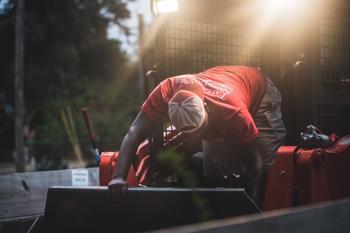 NFIB's tweet image. #SmallBusinesses urge Congress to stop a proposed OSHA Heat Standard that adds regulations and red tape to business operations. #NFIB released an Issue Brief and a podcast episode on how this rule impacts small businesses nationwide. Read more here: nfib.com/news/analysis/…