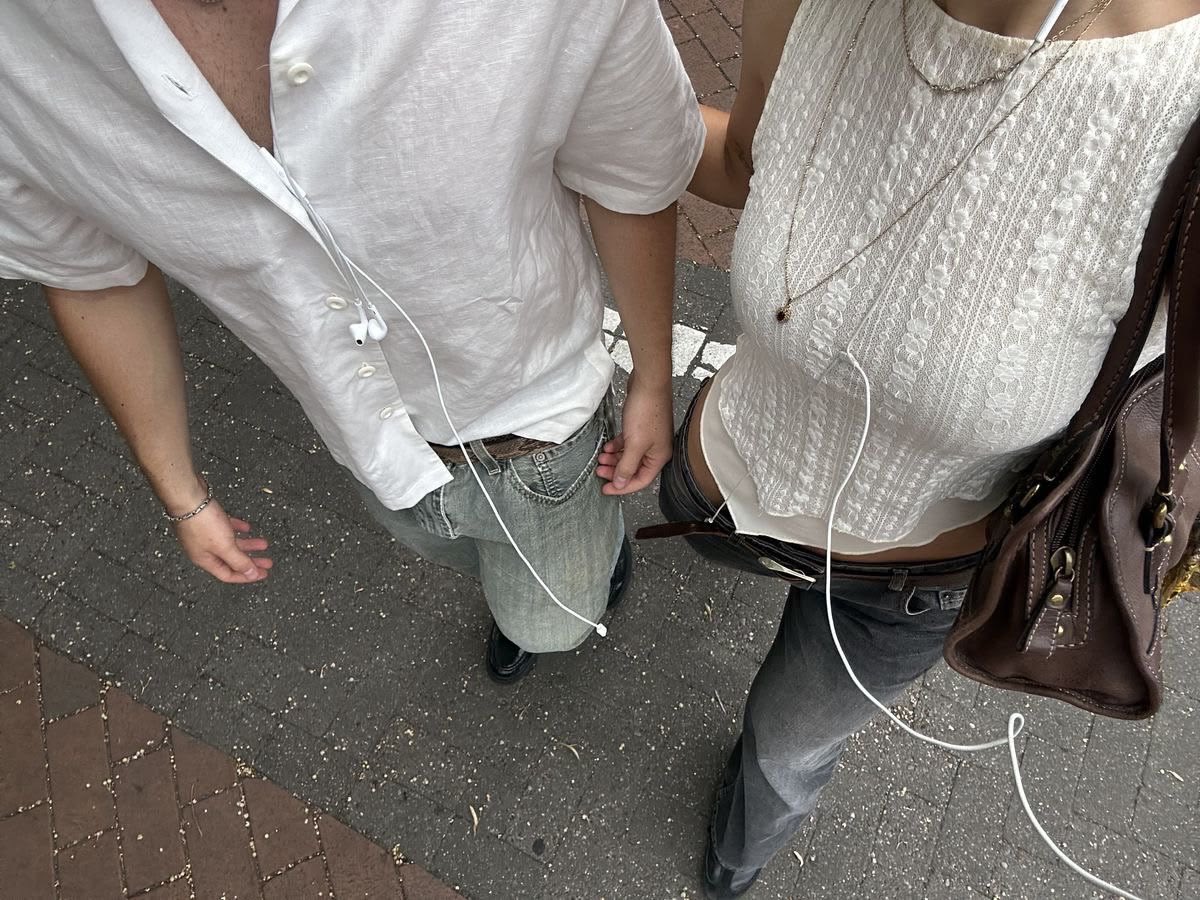 sugarcloudt's tweet photo. twenty fourking around >\\< https://t.co/zPa0aBDPwm
