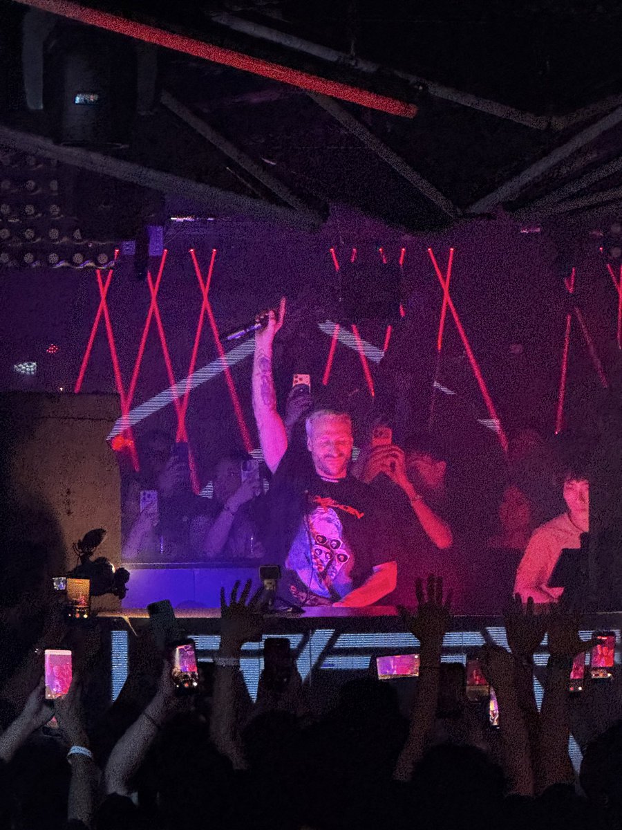 kucoincom's tweet image. The wait is over—WE’RE IN! 🎧🔥

The Hexagon Block Party with @DonDiablo is happening RIGHT NOW. Future house meets blockchain vibes IRL. 🚀

No more waiting—come dance with us! 🕺💥

@kucoincom x @finoverse_ x @DonDiablo 

#KuCoin #DonDiablo #HexagonBlockParty #Web