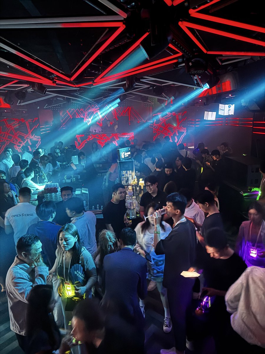 kucoincom's tweet image. The wait is over—WE’RE IN! 🎧🔥

The Hexagon Block Party with @DonDiablo is happening RIGHT NOW. Future house meets blockchain vibes IRL. 🚀

No more waiting—come dance with us! 🕺💥

@kucoincom x @finoverse_ x @DonDiablo 

#KuCoin #DonDiablo #HexagonBlockParty #Web