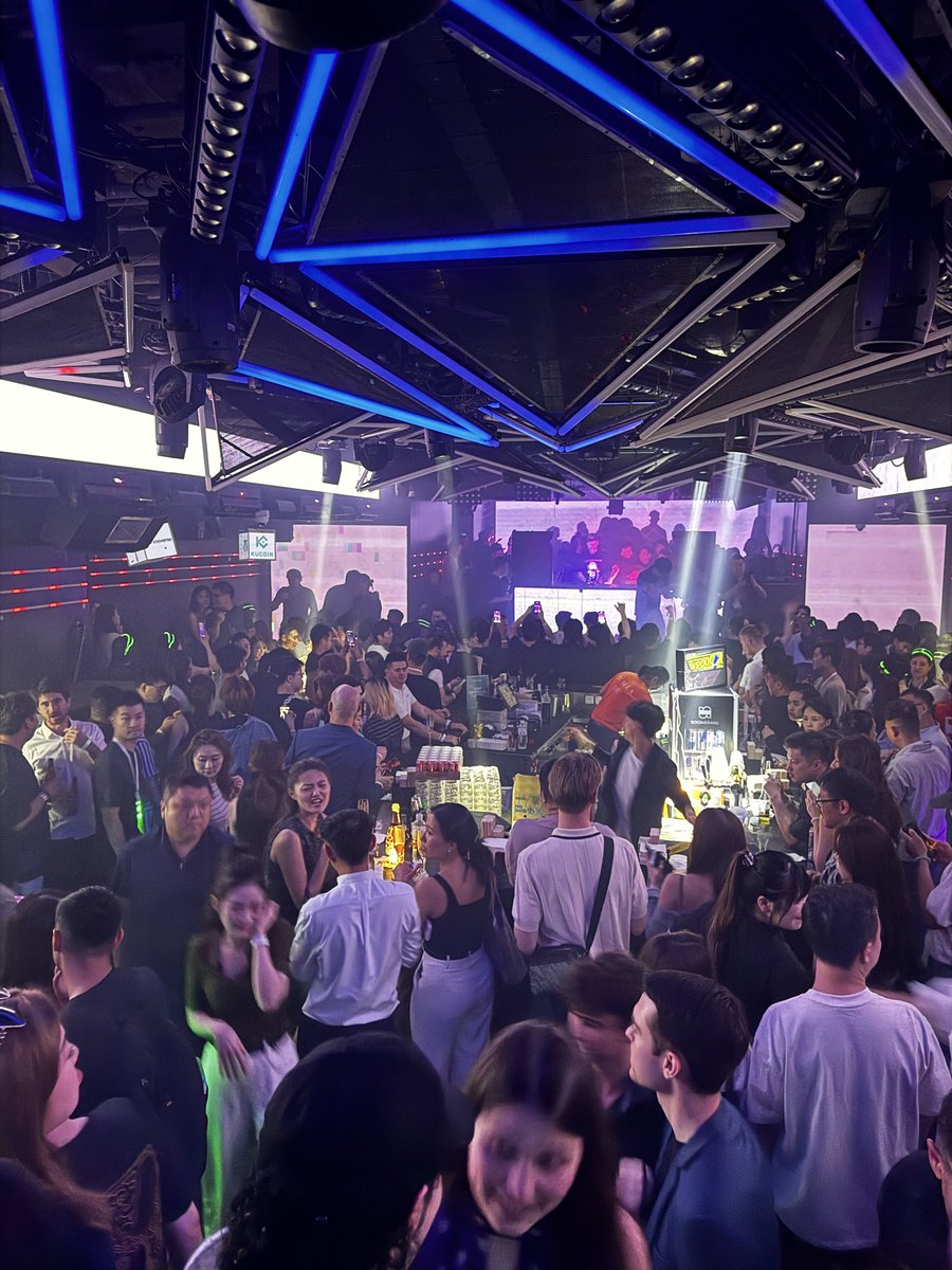 kucoincom's tweet image. The wait is over—WE’RE IN! 🎧🔥

The Hexagon Block Party with @DonDiablo is happening RIGHT NOW. Future house meets blockchain vibes IRL. 🚀

No more waiting—come dance with us! 🕺💥

@kucoincom x @finoverse_ x @DonDiablo 

#KuCoin #DonDiablo #HexagonBlockParty #Web