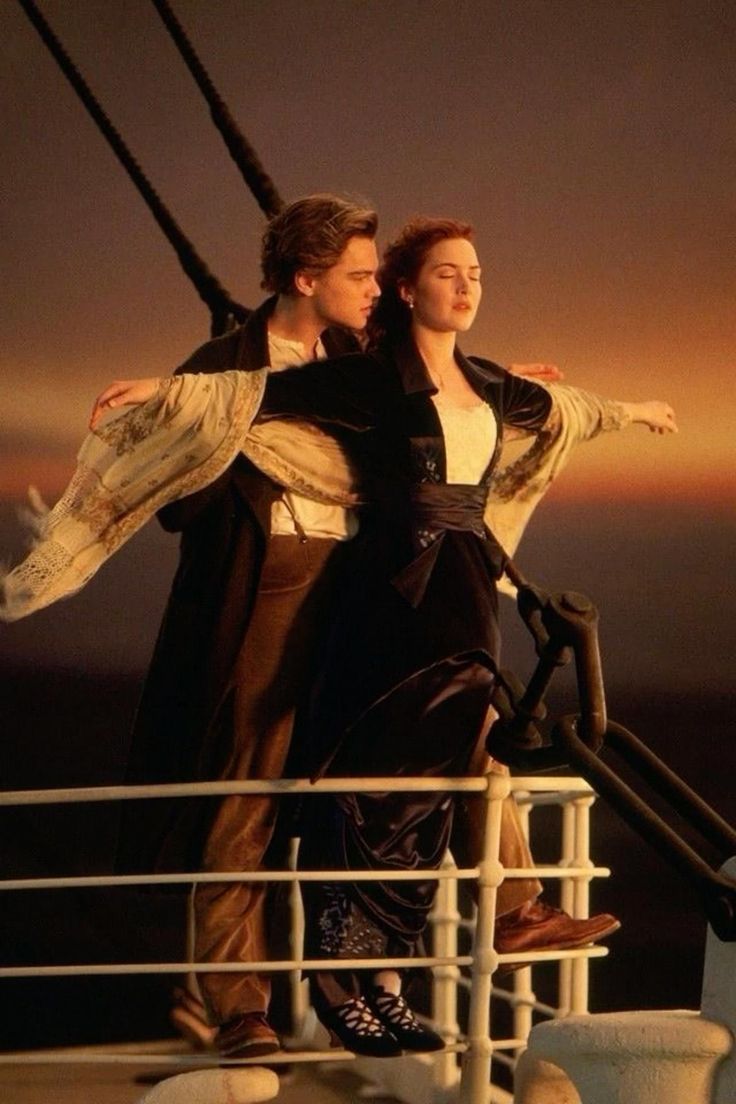 urstruly_dhfm_x's tweet image. One of the greatest poses in the history of cinema. #Titanic