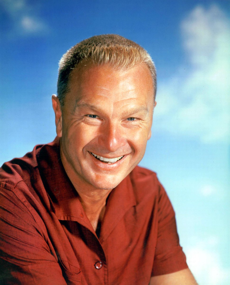 sketcher1223's tweet image. Remembering Eddie Albert #BOTD in 1906.  Affable and likeable, he left behind a plethora of film credits, including Roman Holiday, Oklahoma! and The Longest Yard.  He also left an indelible impression on TV viewers in the comedy series Green Acres.  He died in 2005 at age 99.