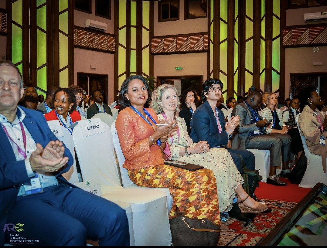 SORAZIZ's tweet photo. Accélérer l’accès à l’électricité pour 80 millions de Congolais exige des actions concrètes!

De #IAEFParis2026  Son Excellence @molendosakombi m’a confié la mission de porter un message clair à #IAEFNairobi2026 : de l'action ! Côté ARE nous avons:
- Émis des titres uniques pour les mini-réseaux, délivrés en 30 jours
- Relancé le Programme SMG pour 2029 (Kananga, Mbujimayi, Kabinda) : ~84 MW
- Soutenu les projets Moyi Power pour 2028 (Bumba, Gemena, Isiro) : ~250 MW à terme
- Réaffirmé les 10% de l’électricité industrielle destinés aux communautés locales, par la loi
- intégré le CDMU pour coordonner le Compact énergétique #M300

La RDC est prête pour des investissements massifs dans le secteur !

#EnergyTransition
#MwindaEzaKoya #InvestInDRC #MiniGrids #IAEF2026 ⚡🇨🇩✊🏾
