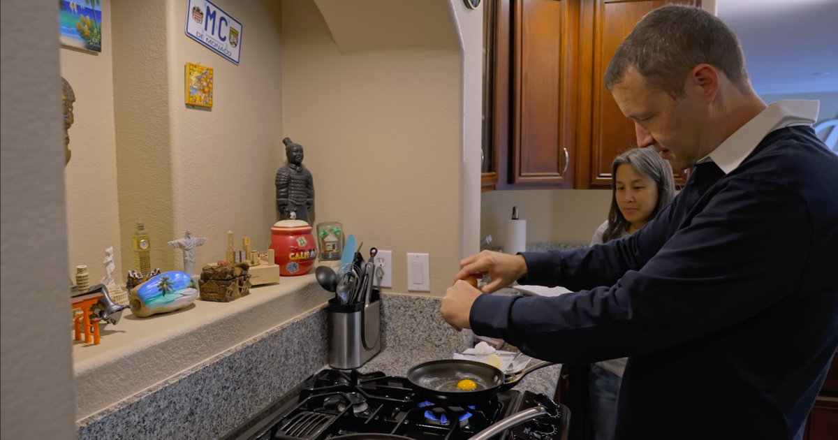 wideeyetv's tweet photo. Filming #TheCholesterolCode involved sharing a lot of (keto) meals together! 

The Cholesterol Code is out NOW. Watch on YouTube, Google Play and Amazon.

#CholesterolCodeMovie #TCC #MetabolicHealth #LowCarbLifestyle #behindthescenes #bts https://t.co/aAbr3bKODy