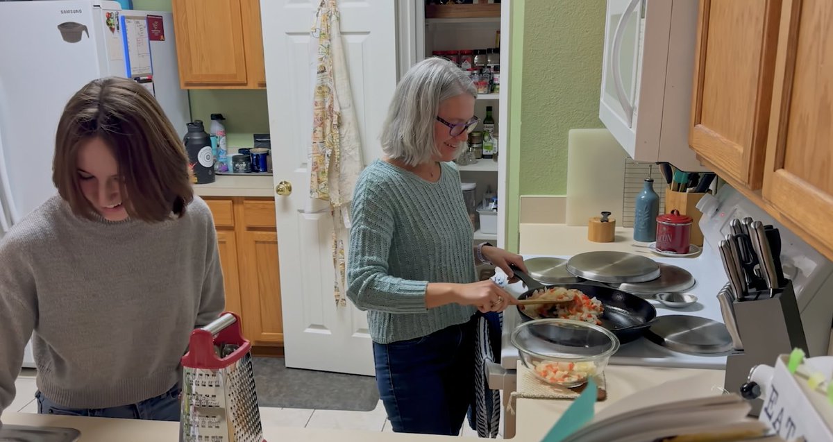 wideeyetv's tweet photo. Filming #TheCholesterolCode involved sharing a lot of (keto) meals together! 

The Cholesterol Code is out NOW. Watch on YouTube, Google Play and Amazon.

#CholesterolCodeMovie #TCC #MetabolicHealth #LowCarbLifestyle #behindthescenes #bts https://t.co/aAbr3bKODy