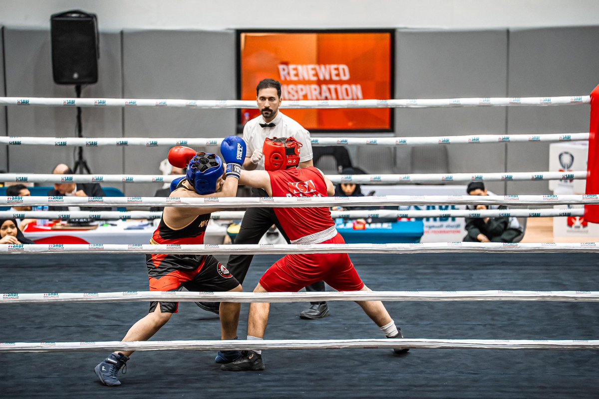 Saudi_Boxing_F's tweet photo. انطلقت بطولة المنطقة الشرقية للفئات السنية رجال وسيدات ، بمشاركة 460 لاعبًا ولاعبة يمثلون 20 ناديًا 🥊🇸🇦

وتستمر منافسات البطولة حتى يوم السبت 25 أبريل 

#الاتحاد_السعودي_للملاكمة https://t.co/uSX9MVxNtj