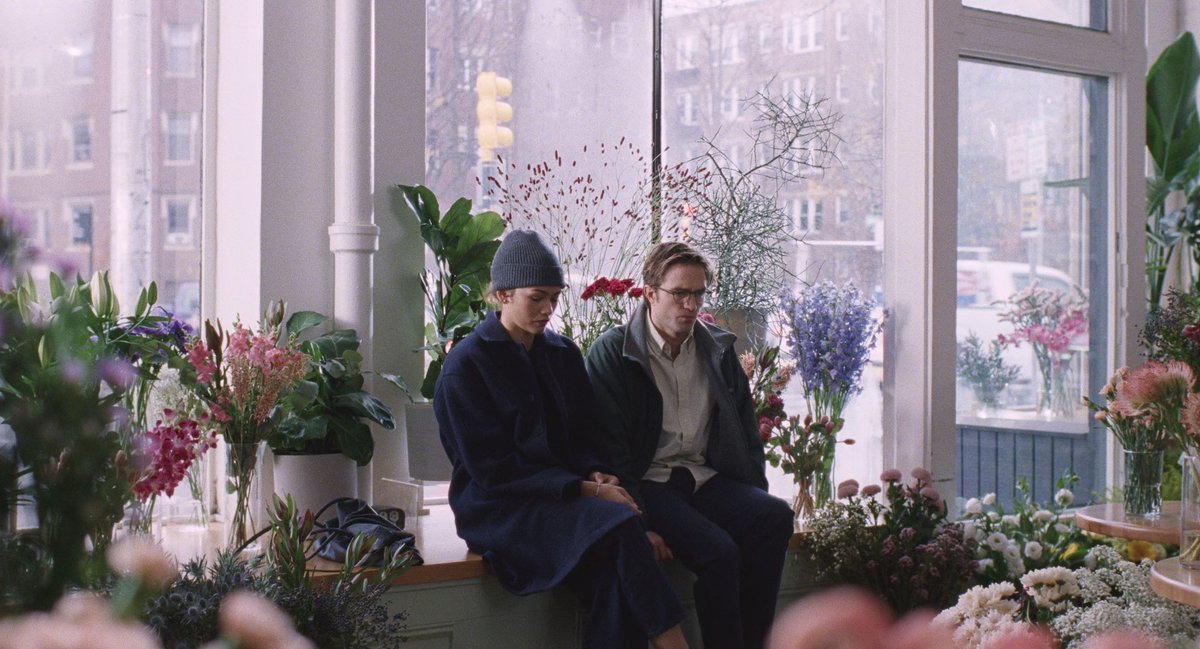 #TheDrama — คนเราจะรักกันแค่ไหน ถึงให้อภัยในสิ่งผิด ดูแล้วนึกถึง Eternal Sunshine of the Spotless Mind ชอบมาก มันพูดถึงความสัมพันธ์ การให้อภัย ไม่ได้ชั่งน้ำหนักความผิดว่าฝั่งไหนมากกว่า และประเด็น "ใหญ่" ในสังคมอเมริกา วิธีเล่าฉวัดเฉวียนและเป็นเอกลักษณ์ ตลกร้แบบขำไม่ออก #movietwit