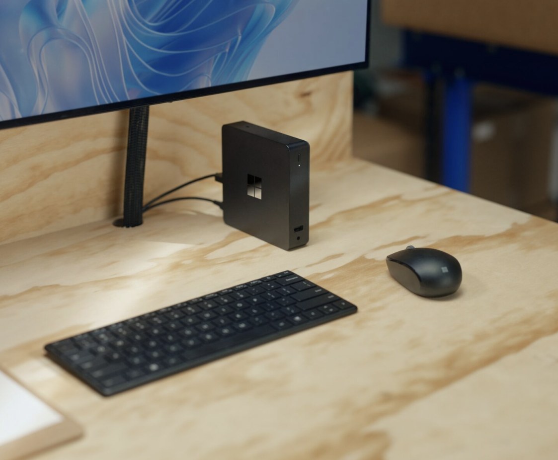 Dav3Shanahan's tweet image. Windows 365 Link Turns One: Microsoft's Tiny Cloud PC Box Is Quietly Winning Over IT Teams #Enterprise #Microsoft #Security #Windows #Windows365 
msftnewsnow.com/windows-365-li…