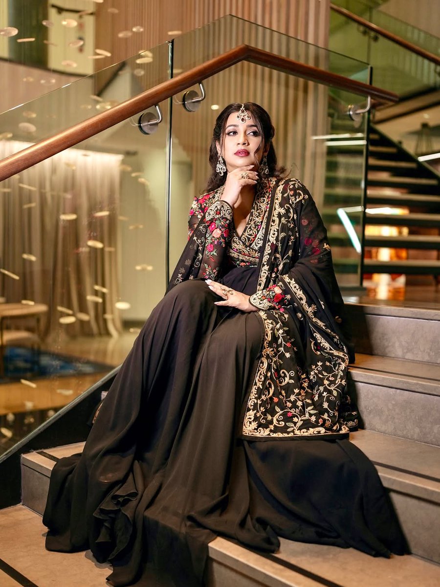 SooriyanFMlk's tweet image. ஐ என்றால் அது அழகு என்றால்
அந்த ஐகளின் ஐ இவள்தானா

#Shreyagoshal #Singer #Sooriyanfm