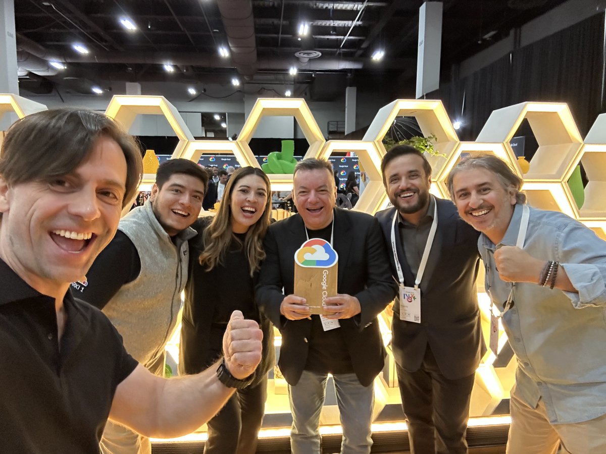 Arki1Training's tweet photo. For the seventh consecutive year, we are Google Cloud Training Partner of the Year LATAM. 🏆✨
We remain committed to what brought us here: developing people, expanding knowledge, and transforming through technology. 🚀  #GoogleCloud  #LATAM #GoogleCloudPartnerAwards https://t.co/126mVG540l