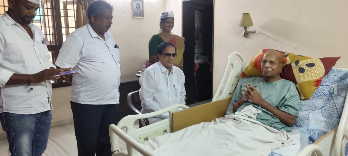 Former Minister of Tamil Nadu and member of DMK's high-level executive committee and North Chennai Member of Parliament Mr.Kalanidhi Veerasamy's father Arcot N.Veerasamy's 89th birthday.
Tamil Nadu Aam Aadmi Party State President Vasigaran and  along with the Aam Aadmi Party