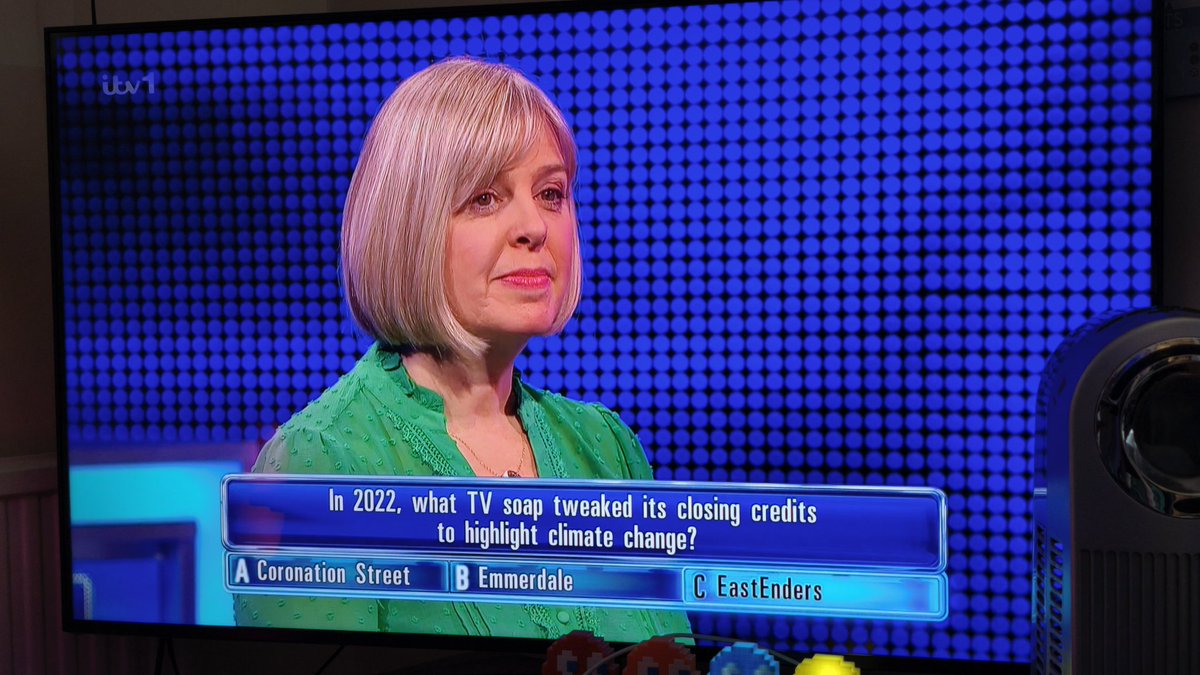 DVDfever's tweet image. P1 Julia "I want to get back... so I'll take the grand".

Julia, your haircut is more haircunt...

#thechase
