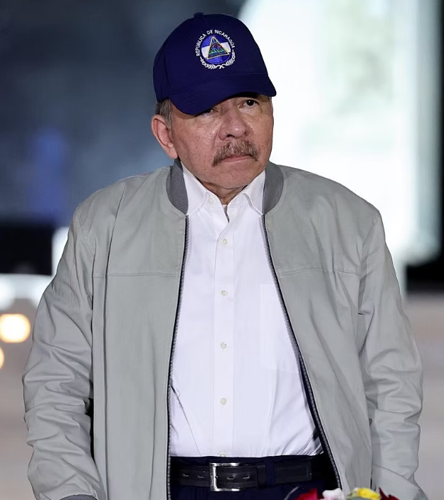 #Nicaragua

Confieso que me da rabia reconocer que el hijo de puta de Daniel Ortega va a morir sin pagar sus crimenes.