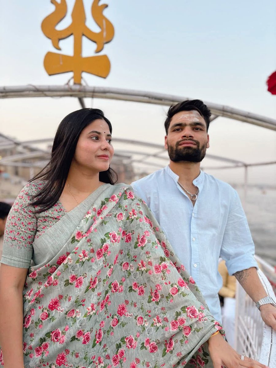 रिंकू सिंह और प्रिय सरोज की जोड़ी सच में बहुत खूबसूरत लग रही है। दोनों की सादगी, अपनापन और साथ में दिखती सहज केमिस्ट्री इन तस्वीरों को और खास बना देती है।

<a href="/PriyaSarojMP/">Priya Saroj</a>