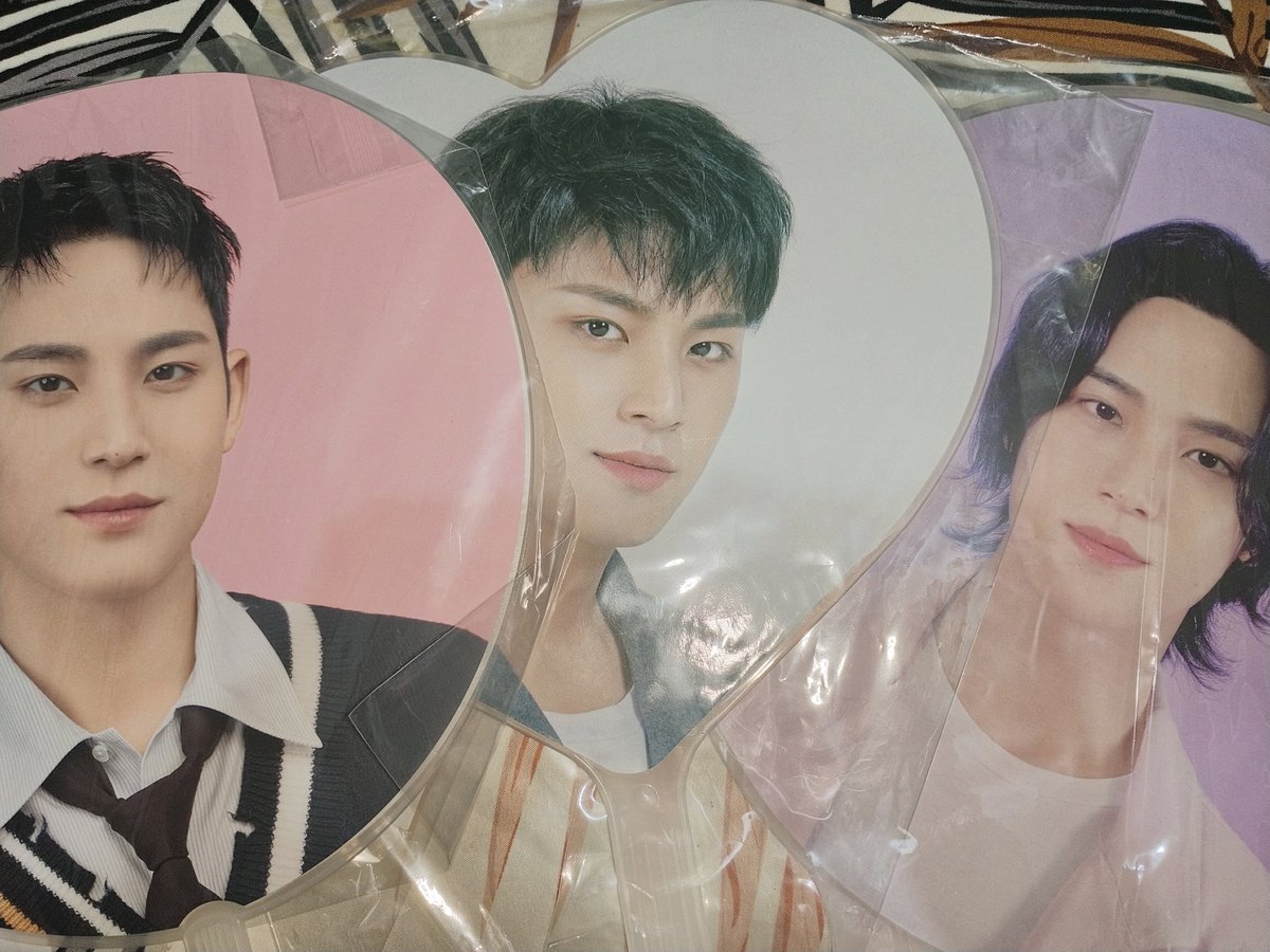 anyone inch? onhand and official 

- picket sealed 
- svt bbg muzik tiger's ddoongrang keyring set unsealed (have the og packaging) 

note: for picket, prio meet up around bulacan (idk how to pack a picket 🥲)