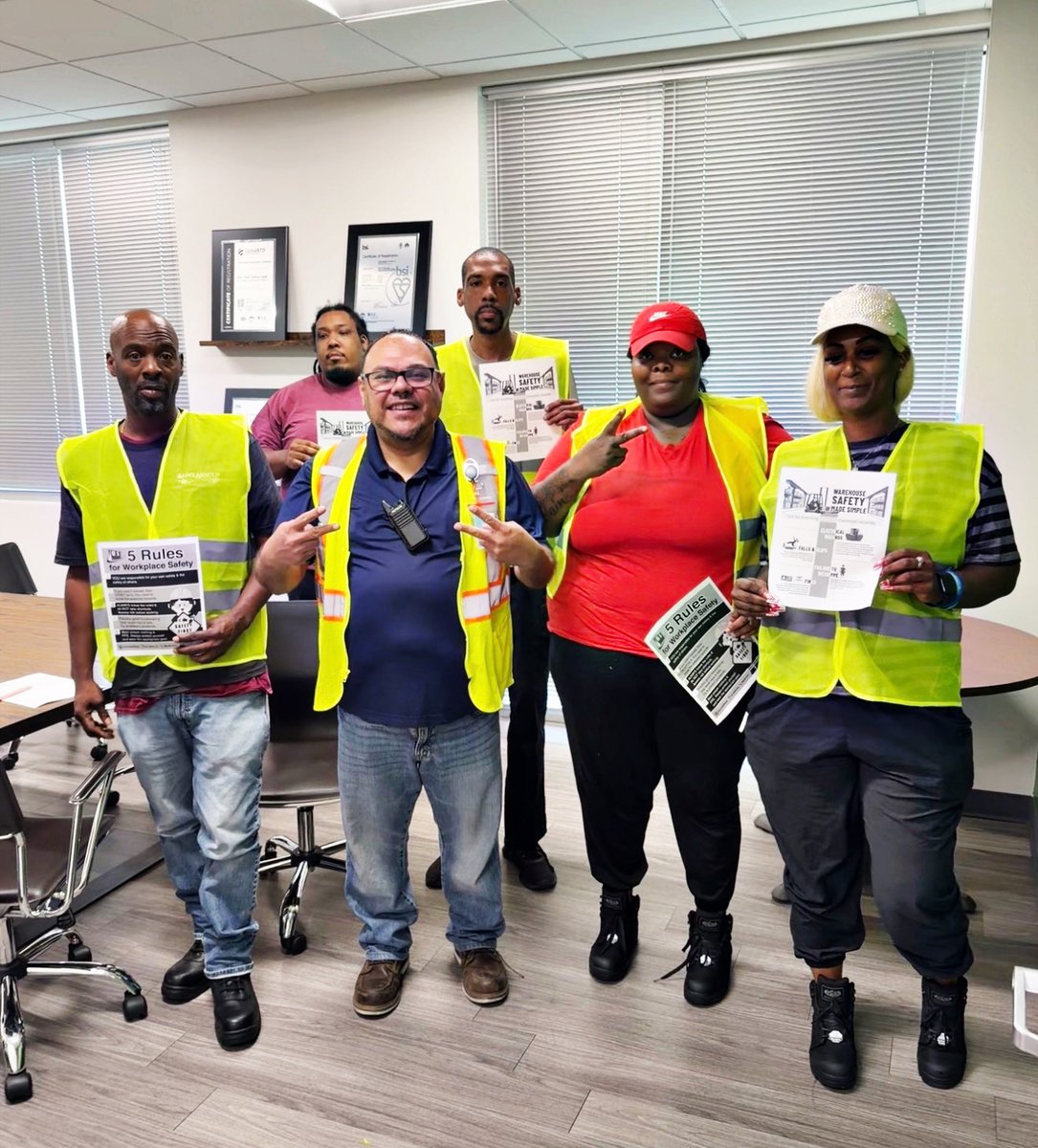 StaffForceInc_'s tweet image. Smiles all around as we're out in the field this week! 😊 Let us help you take the next step in your job search.

Get started with us at staff-force.com today!

#StaffForce #StaffingAgency #NowHiring #ApplyNow #JobOpportunities #JobSearch #StaffingSolutions #Careers #Jobs