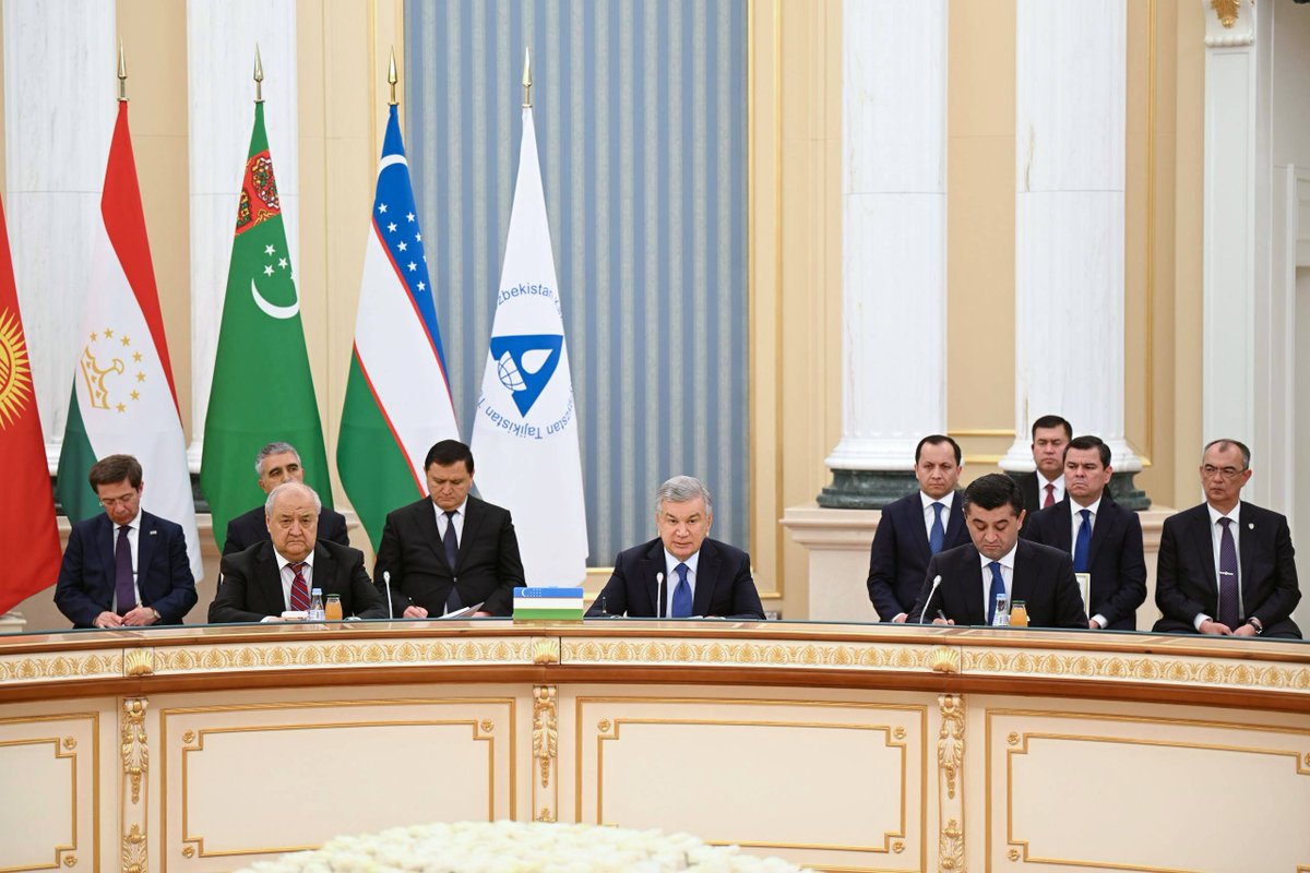 president_uz's tweet image. President Shavkat #Mirziyoyev took part in the summit of the Council of Heads of Founder States of the International Fund for Saving the Aral Sea, outlining priorities for #Uzbekistan’s upcoming chairmanship and calling for stronger regional cooperation to address water,