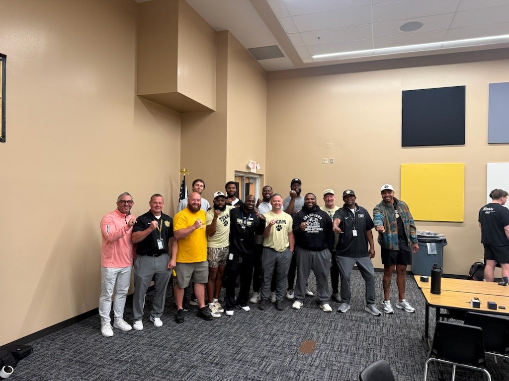 JJones816's tweet photo. The culmination of a lot of hardworking coaches and players that just found a way. No ego. Just winning. 💍 🏆 https://t.co/Az5dytNNCy
