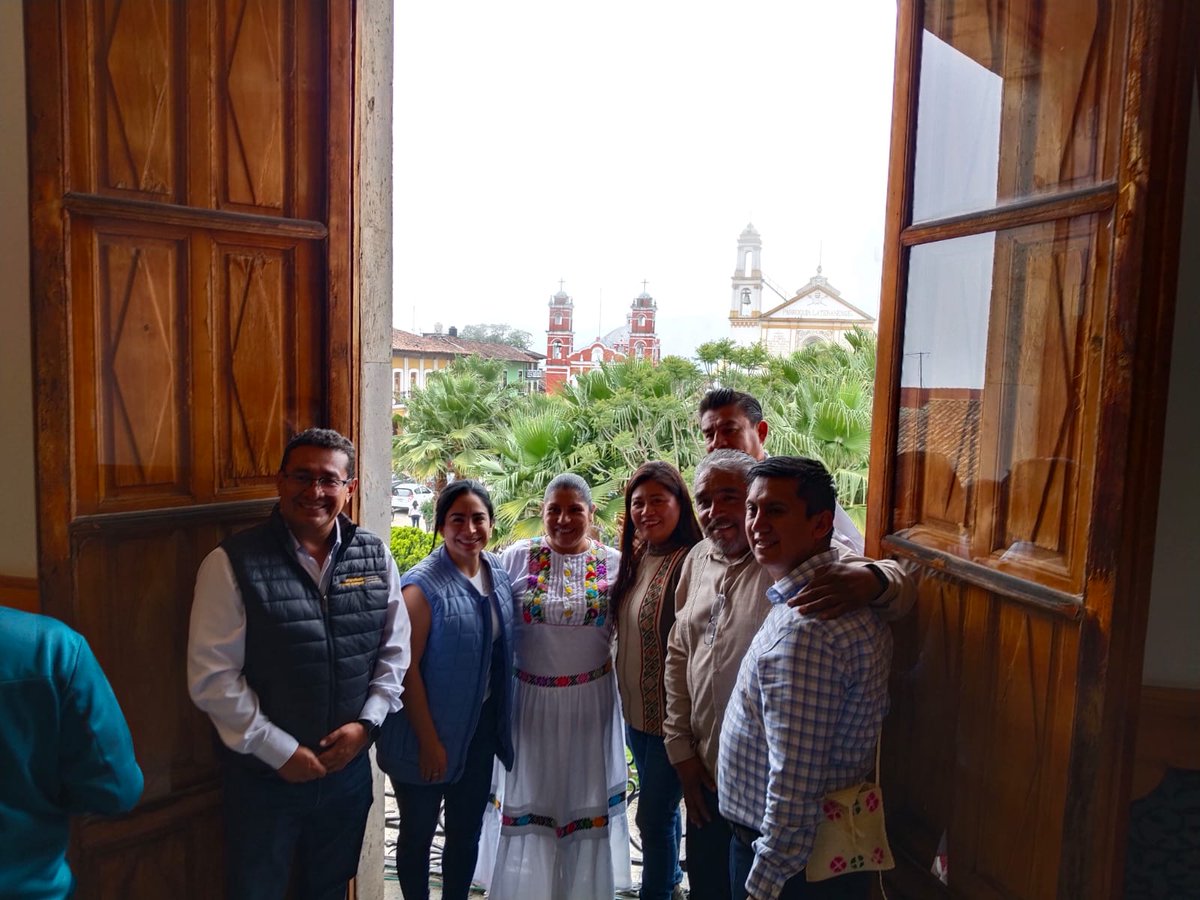 Con el compromiso de legislar con sentido humano y mantener puertas abiertas a la ciudadanía, el diputado  <a href="/SoyPavelGaspar/">Pavel Gaspar Ramírez</a> , presidente de la Junta de Gobierno y Coordinación Política del #CongresoDePuebla, acompañó a la diputada <a href="/SoyElyLimon/">ELI LIMB</a>  a la inauguración de su Casa de