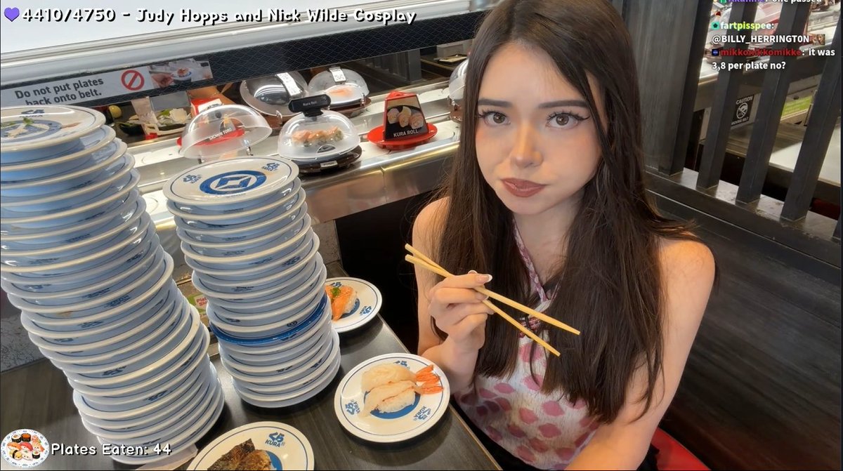 FGofuck's tweet image. How is this even possible her stomach has no end #itskatchii #twitch #StreamerLife