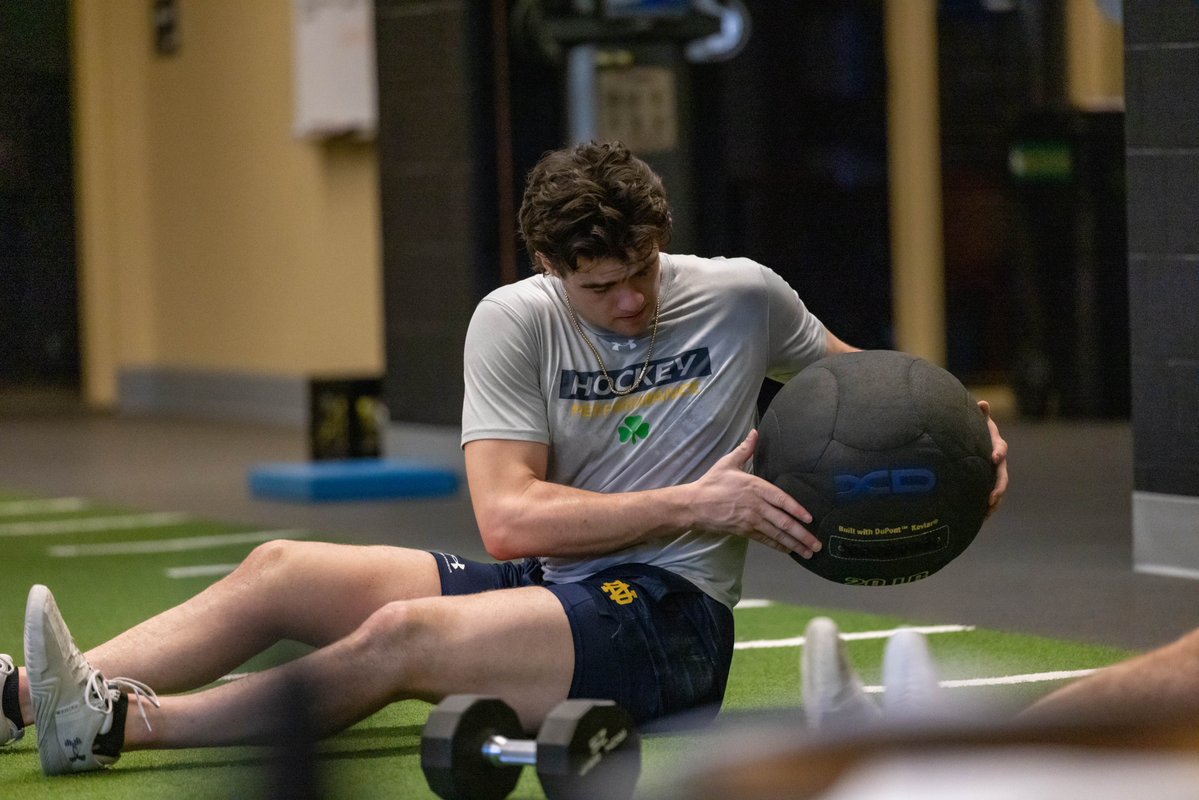 Notre Dame Hockey tweet media