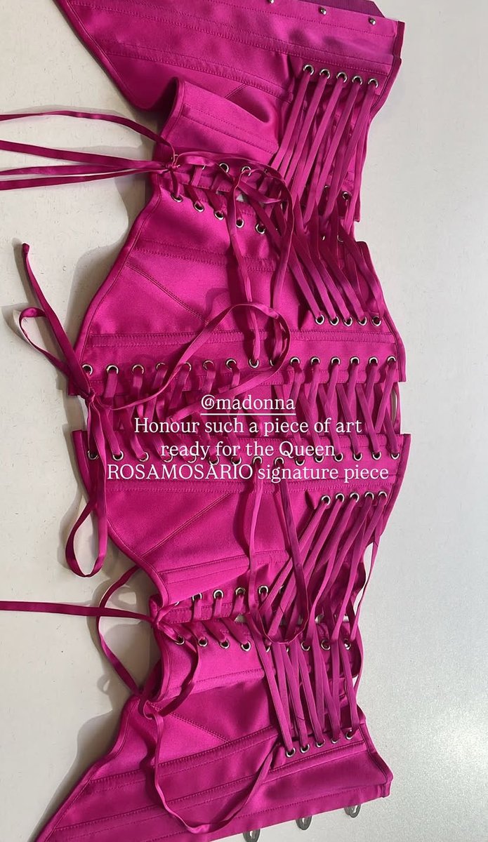 madonnaccess's tweet photo. A Rosamosario, marca de luxo italiana, já recriou o corset de Madonna que foi roubado durante o Coachella. https://t.co/ugkUq5FHdq