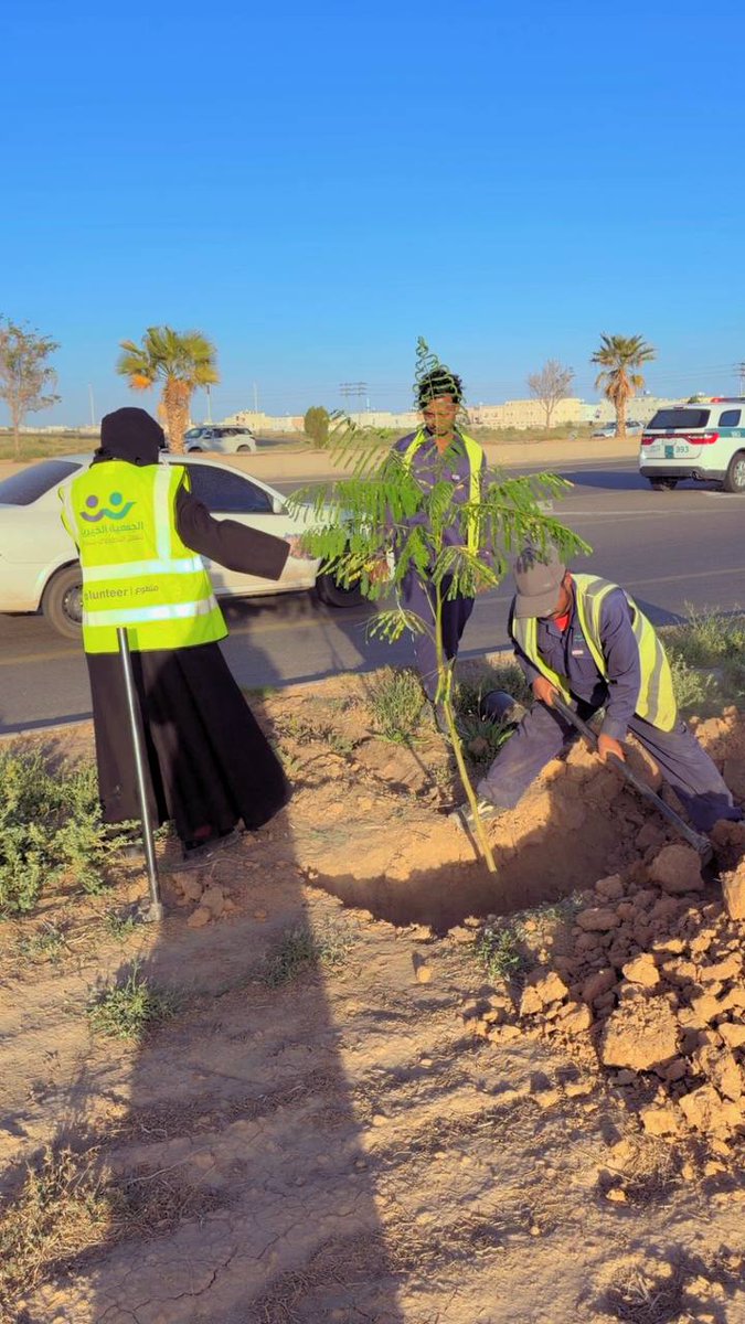 env_tabukvas's tweet photo. شارك متطوعين ومتطوعات الفريق في مبادرة #يوم_الأرض التي نفذت من جمعية تبوك للعمل التطوعي بالتعاون مع أمانة منطقة #تبوك وشركة الشايع " ستاربكس" بتشجير أحد الميادين العامة وذلك ايماناً منهم بأهمية حماية الأرض من أجل مستقبل زاهر. 

@TabukVAs
@tabukm
@AlshayaHelpDesk
@Starbucks_ar https://t.co/xRy47k7bgT