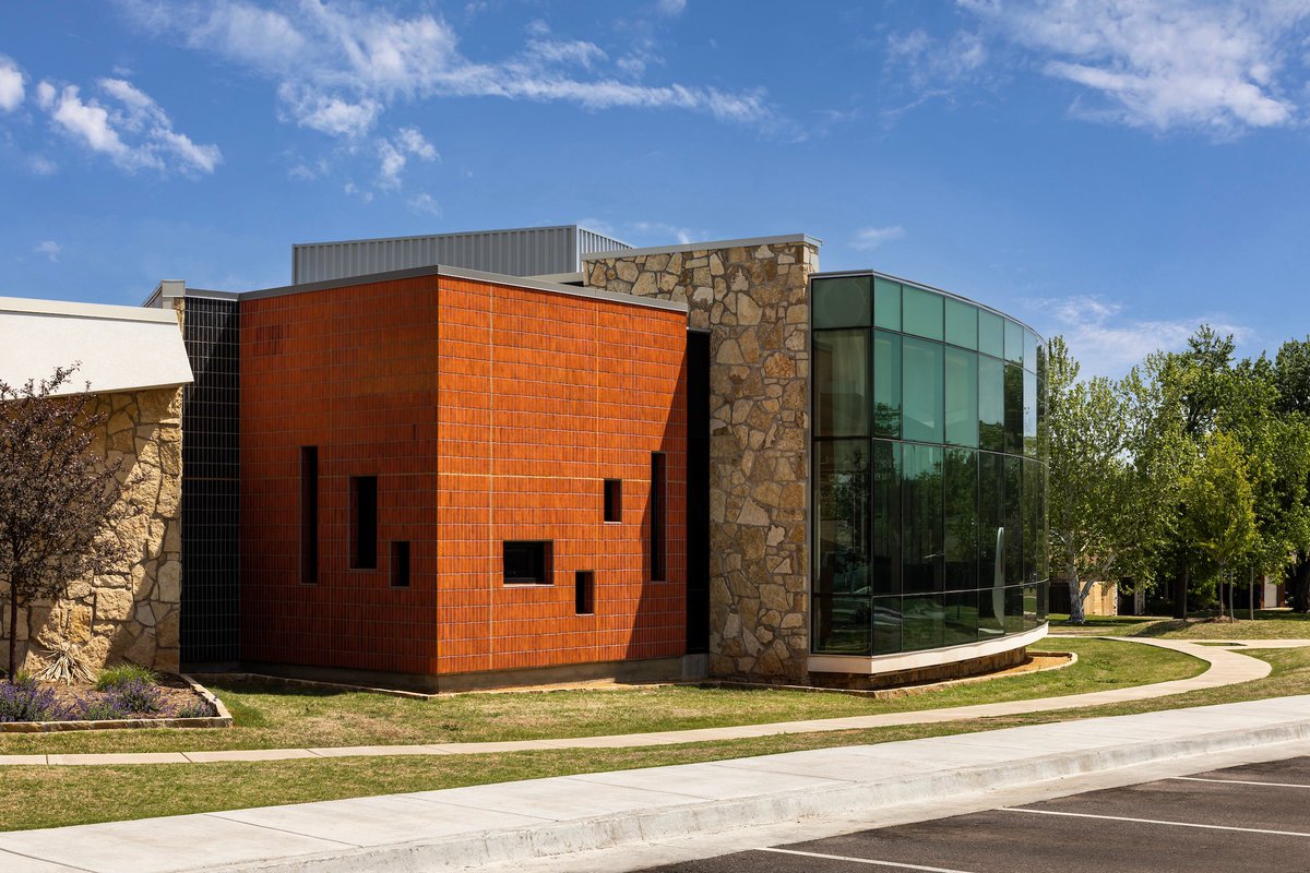 ARTObrick's tweet photo. @LoriAndingKing @sbssforme @southbaysome Who doesn’t love the local library?
This is Belle Isle in Oklahoma. @adgblatt did a remarkable job renovating this beautiful institution. 💙💚🧡
#EarthDay #BrickIt #TileEverything https://t.co/OlL4wudVdA