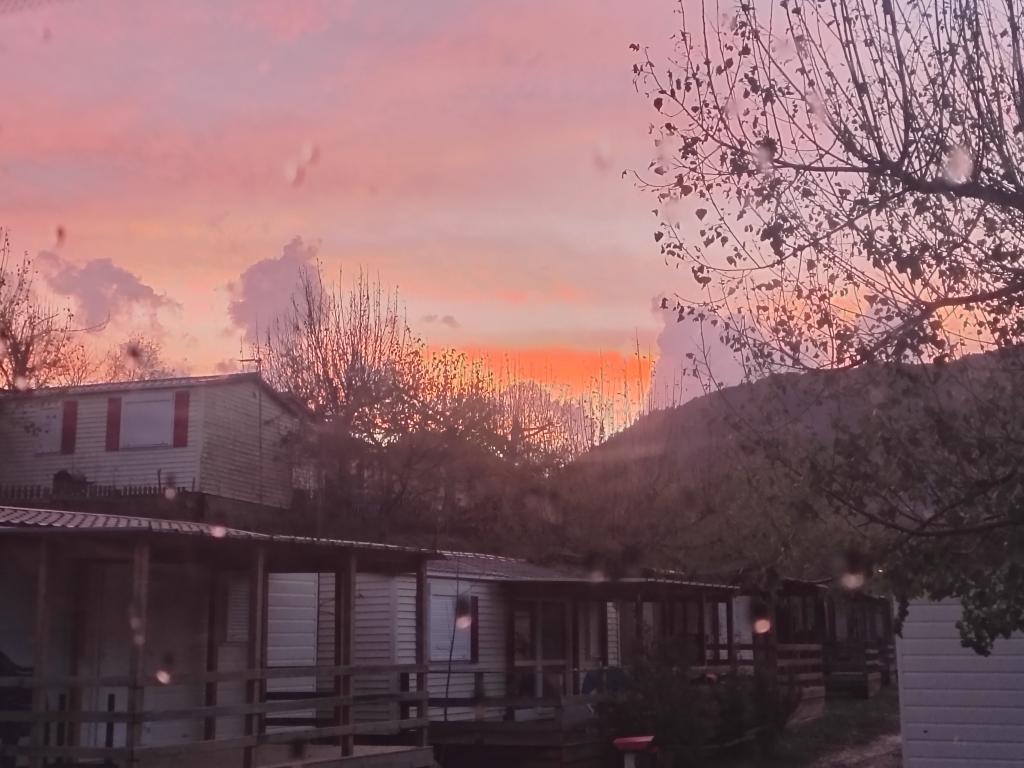 MeteoRibes's tweet photo. 1.6 mm a #ribesdefreser, cota 985 m. Més de 140 mm del mes d'abril, un 75% més que la mitjana. 
#valldelsegadell #ripollès https://t.co/GePjyq8EMe
