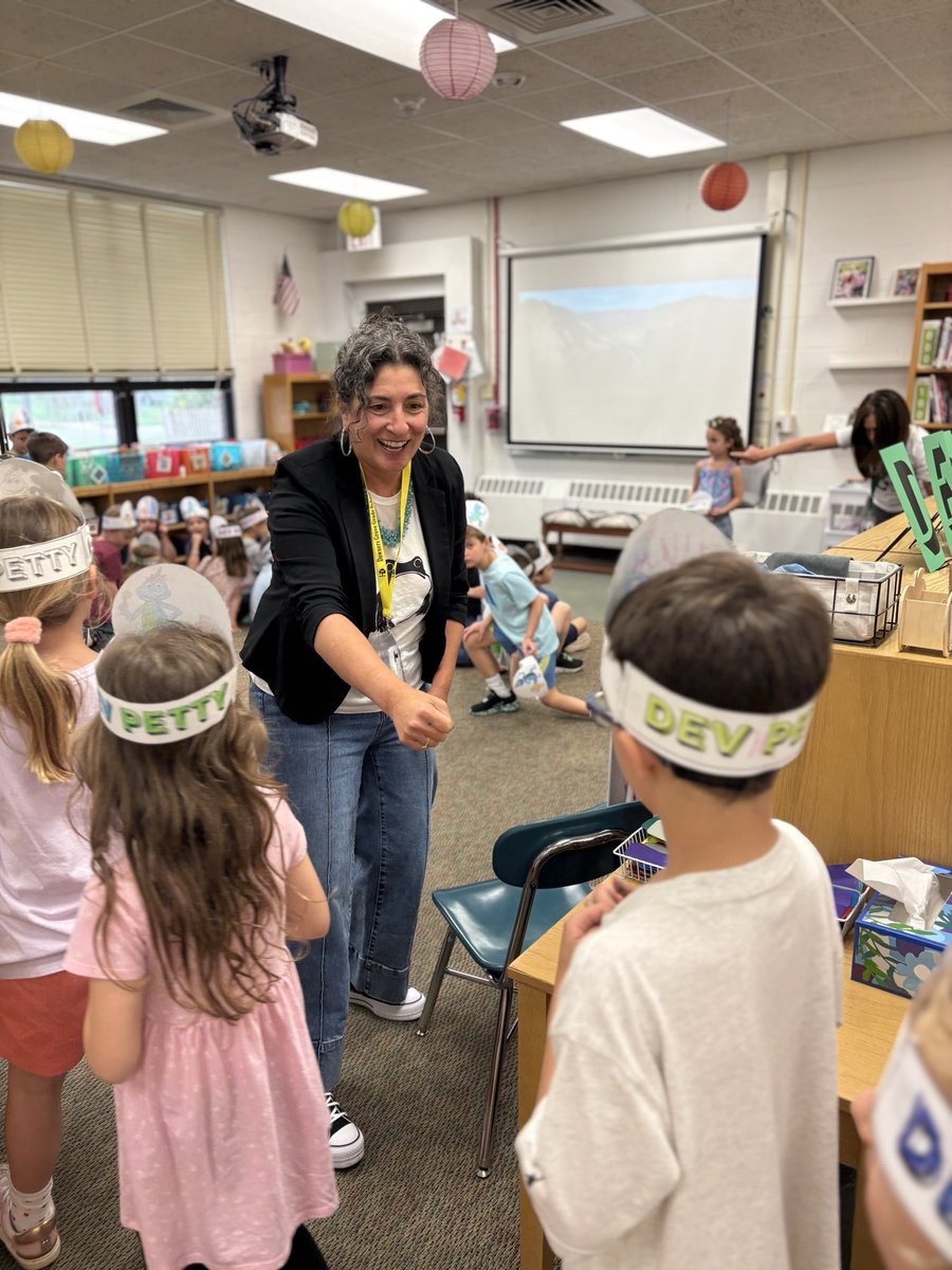 LizStroudLib's tweet photo. 1st grade was filled with excitement! Dev Petty, author of Claymates &amp; Claydates, came to Fairmount for Author Fest! Thanks so much to @AuthorFest and @DGFairmountPTA for this event! Her security team doesn’t mess around either. #dg58pride https://t.co/XVWYOzTpcA